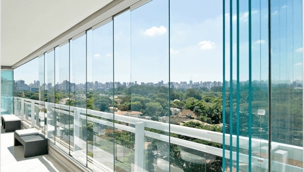 Glass Balcony Prices: Factors Determining Costs